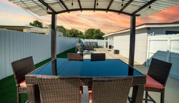 Miami Luxury Retreat / 10 Min to Mia Airport / BBQ