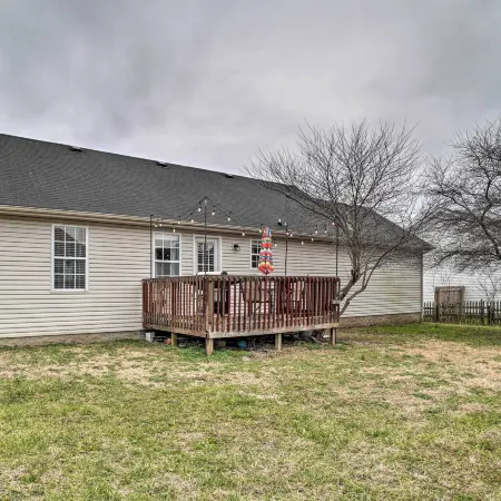 Suburban Getaway w/ Game Room, 19 Mi to Nashville!