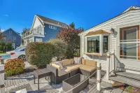 Walk to Beach: Water-view Abode in Portsmouth! - Homestays