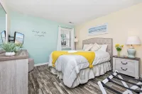 Sunny 2 Br River Oaks Condo. Pool & Hot Tub. Near Attractions, Golf, & the Beach