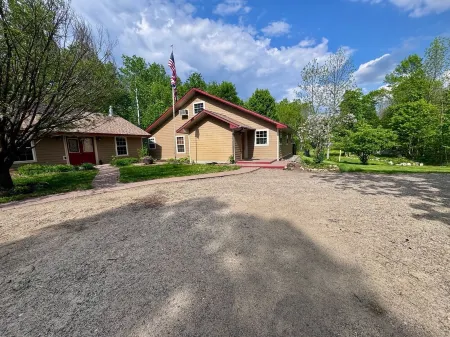 Cozy Cabin on Little Moose Lake & Snowmobile Trail