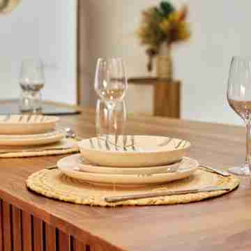 3 minutes from the Mère-enfant hospital! 2 comfortable apartments, Dining/Meeting Rooms