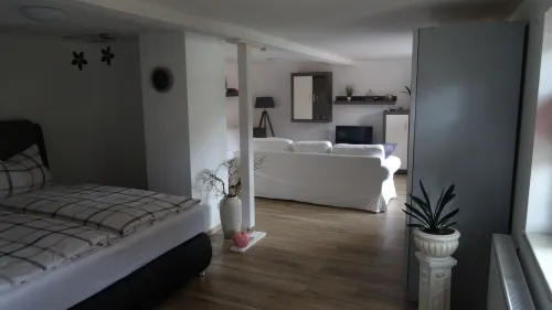 Moderne Ferienwohnung Nahe Erfurt, Wohn-u. Schlafbereich,küche,bad,kinderzimmer Hotels in Gebesee