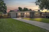 Newly remodeled 5-bedroom house  1.8 mi to Old Town Arvada  Hot Tub, AC