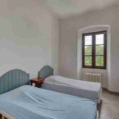 Authentic Corsica on the beach. 8-room apartment in family home. Rooms