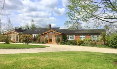 STUNNING SHEPHERDS HUT WITH HOT TUB IN BEAUTIFUL RURAL CHESHIRE, NEAR NANTWICH Hotels near Nantwich Museum