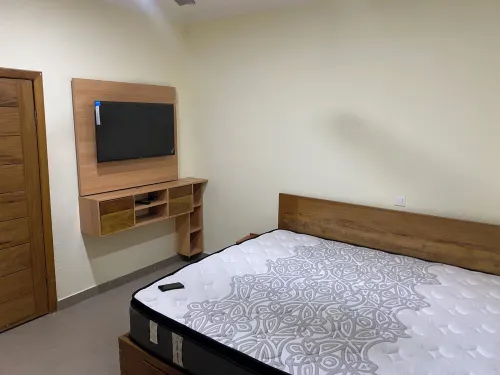 Cozy 3-bedroom apartment in Kasoa with AC, WiFi, water heater, solar power Hotels in Awutu