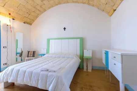 LiAMA Detached villa surrounded by greenery with panoramic sea views. Отели в г. Сальве