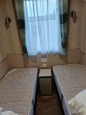 Bird of Paradise - Lovely modern dog friendly caravan at Rockley Park, Poole