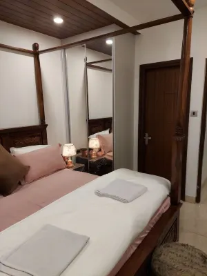 HOP stays Shimla - Luxury 2BHK {Free Parking + Lift + Caretaker + Terrace + Pet}