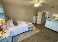 Cozy 1-bedroom apartment in nice New Castle with WiFi, AC