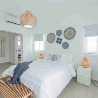 2BR Tropical Retreat, Private Picuzzi w/ Pool View & Private Beach Access Rooms