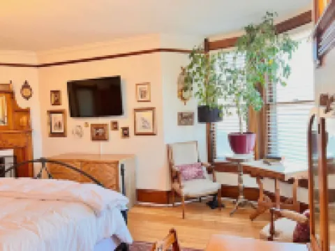 Historic Montana Manor