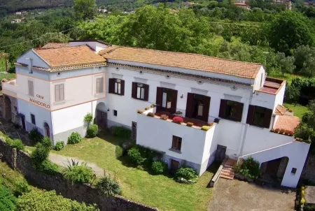 Country house near Amalfi and Pompeii - Casa "Mandorlo" Отели рядом с достопримечательностью «Caseificio La Gustosa di Bisogno»