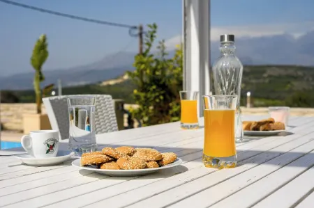 House with sea view. Family-friendly.