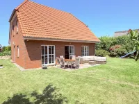 Vacation home, 500m to the beach, up to 8 people, 4 bedrooms, free WLAN