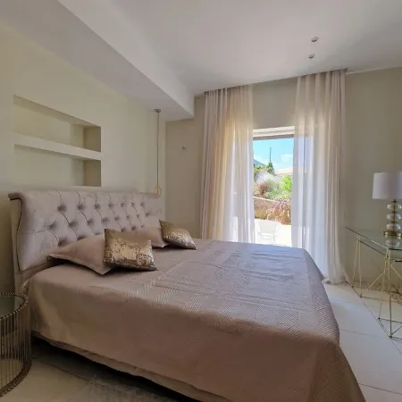 Villa Arian with great sea view, great pool and 6 minutes walk from the beach