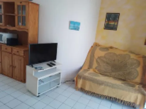 Charming studio with sea view and 2 steps from Ste Anne beach