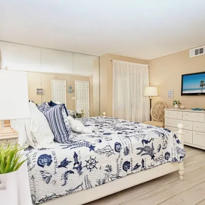 The Shores, updated Beach Front Condo, balcony with direct Gulf view, pool.