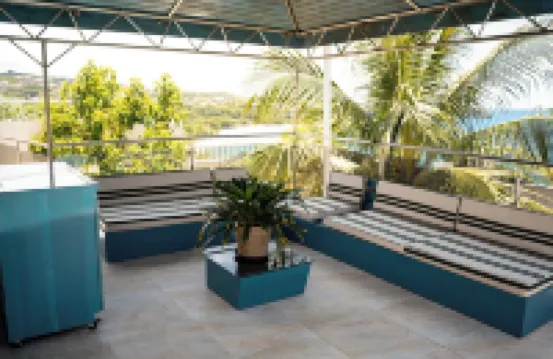 Crystal Resort. 5 mins from beach, 15 Mins to Ocho Rios Centre , Secure, CCTV.