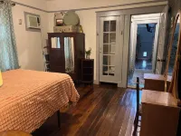 Charming bungalow in Arabi Các khách sạn ở Arabi