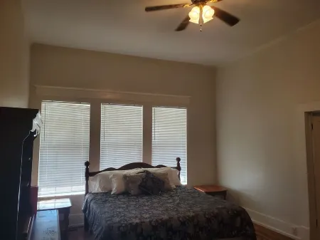 Spacious unit near LA TECH & GSU Lots of natural light LARGE yard3 bed- 2 bath