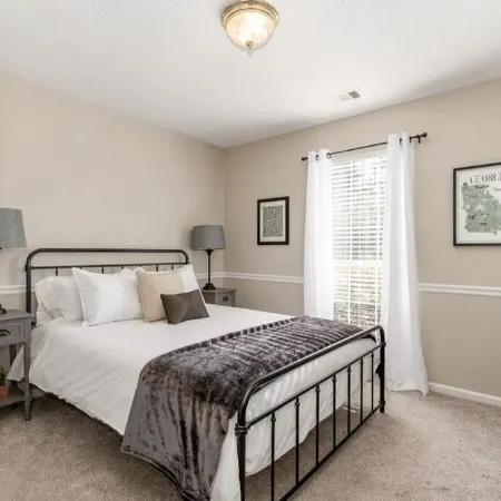 Heart of Pooler- Family friendly w/ garage parking