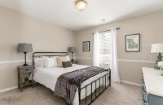 Heart of Pooler- Family friendly w/ garage parking