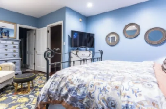 Charming 3-bedroom cottage in Oakleigh Historical District in downtown Mobile