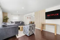 Luxe Aura Residence in Buffalo, Game Room, Safe Neighborhood, Centrally Located