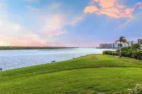Modern and updated 2-bedroom waterfront condo in Fort Myers Beach with pool