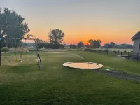 New Luxury Escape, Mountain Views, Pool & River Access!