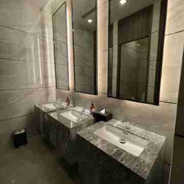 Gorgeous condo in the heart of Bangkok, skytrain Rooms