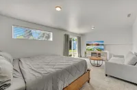 Spacious 5BR Retreat w/ Sunshine & Lush Green near Bellevue, Seattle and Airport