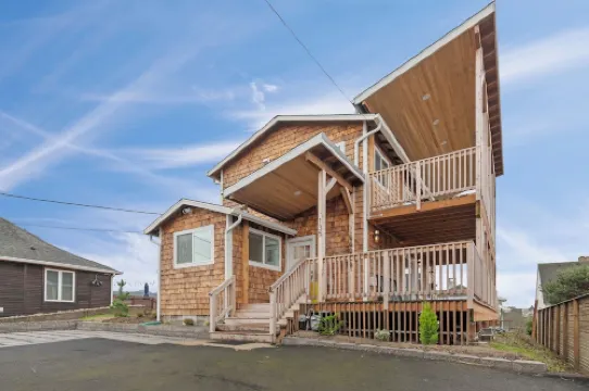 Seaside Pura Vida Villa steps from beach and bike path in the heart of Seaside!