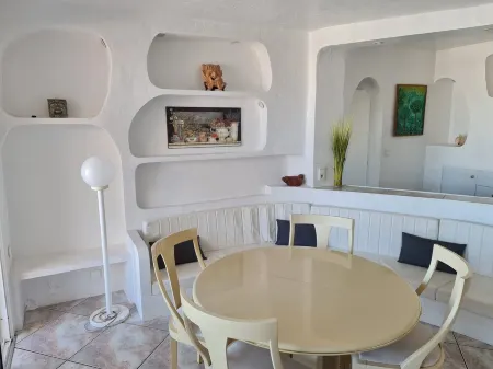 Quiet seafront location in a premium gated community, ideal family accommodation Отели рядом с достопримечательностью «Theoule Island»