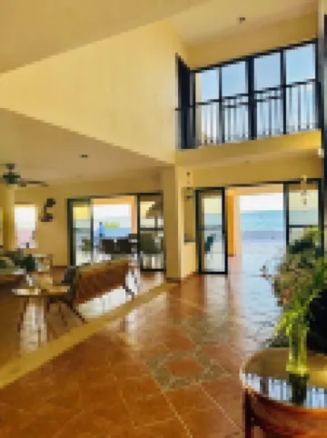 Spacious 4-bedroom house in delightful Progreso with WiFi AC …the best views in