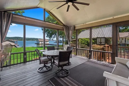 Spacious 5-bedroom house in the heart of Guntersville located ON the lake.