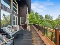 White Mtn Lux Retreat - Hot Tub, Sauna & Game Room 巴特利特住宿飯店