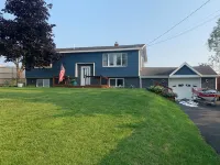 Veteran Owned, charming 4-bedroom house with WiFi, AC in lovely Presque Isle