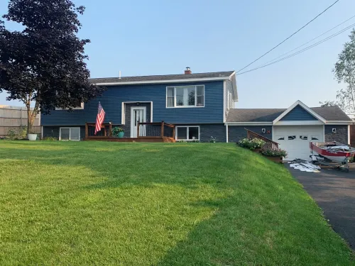 Veteran Owned, charming 4-bedroom house with WiFi, AC in lovely Presque Isle Hotels in Presque Isle