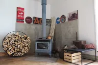 Cozy woodsy family-friendly cabin retreat