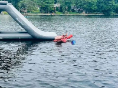 Lake house cozy to relax with a family. 6 bedroom very spacious house. Hotels in Trumbull