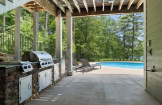 NEW LakeHome On The Water, LUXURY Sleeps 18, Pool, Dock, Beach, Close To Clemson