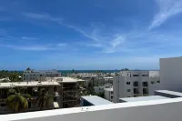 2 Bedroom Penthouse - with Rooftop Picuzzi.3 min to the beach!!