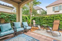 3Br Charming Irvine Gem|Private Patio|Workspace|Pet-Friendly|Garage Access #110 The Village at Irvine Spectrum Center附近的飯店