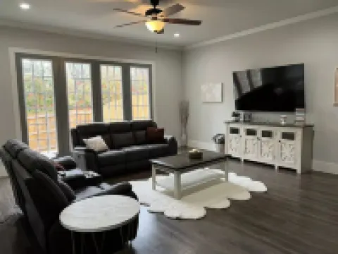 NEW Comfy, spacious, Modern