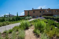 Quiet country house with swimming pool. A stone's throw from Chianti Hotels in Buonconvento