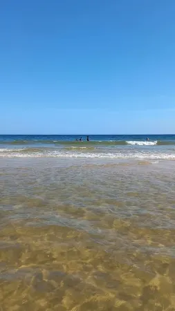 Single-storey villa,sea view,AC,WIFI,garden,barbecue,terraces, 2mn from beach Отели рядом с достопримечательностью «Quinta do vale»