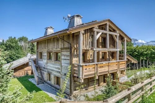 Beautiful new luxury chalet, jacuzzi